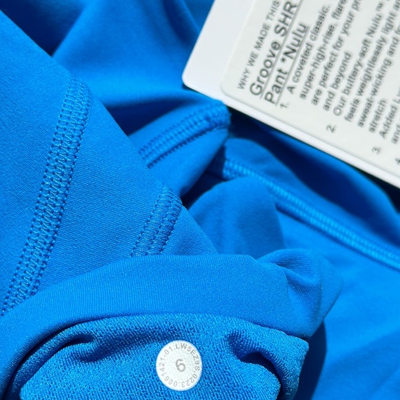 Lululemon Groove Super-High-Rise Flared Pant *Nulu
Poolside size 6 NWT BLUE - Picture 5 of 5